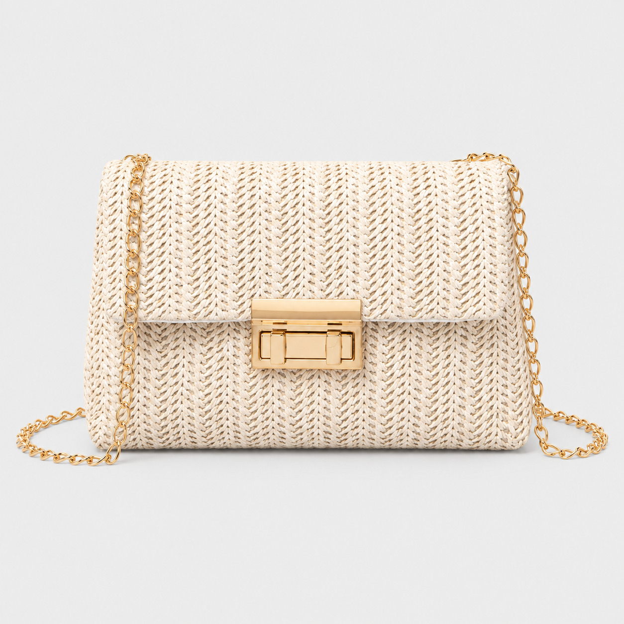 Sac en paille beige avec rabat et fermoir doré, chaîne fine dorée, modèle Angélique