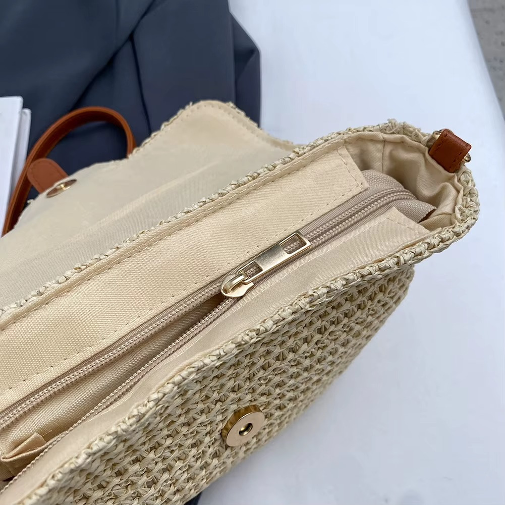 Sac en paille avec rabat boucle cuir modèle Ophélie, vue intérieure avec fermeture éclair beige