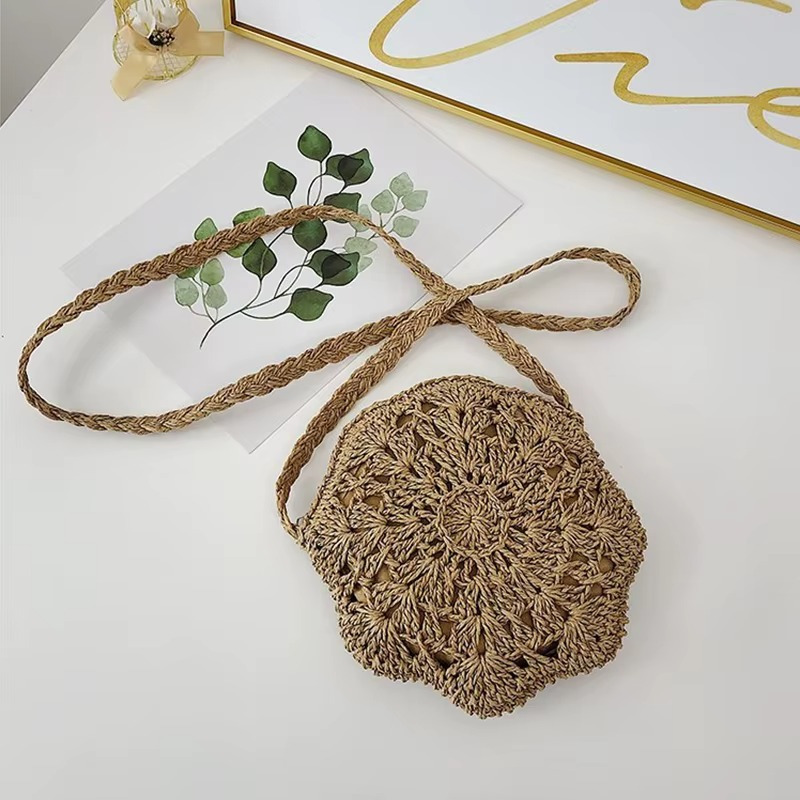 Sac en paille rond crochet dentelle plat couleur naturelle modèle Marguerite avec anse tressée