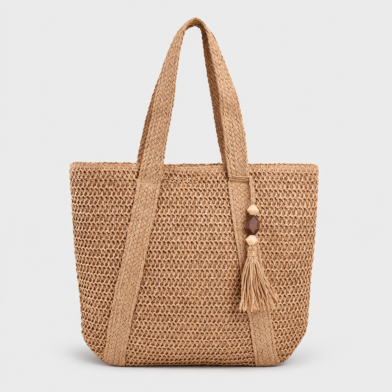 Sac en paille souple couleur marron avec tissage fin et pompon décoratif modèle Gabrielle, vue de face avec anses longues