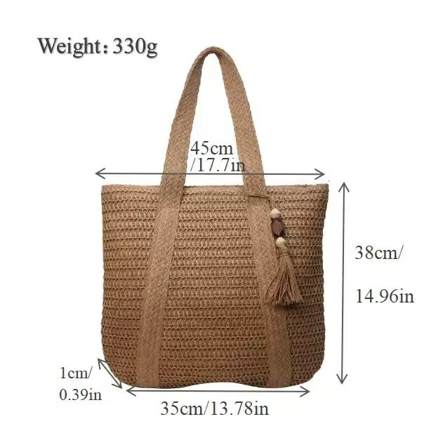 Sac En Paille Tressée Bandoulière – Paolita Sac en paille tressée bandoulière Paolita beige avec pompon, dimensions 38 cm hauteur, 45 cm largeur, 35 cm profondeur