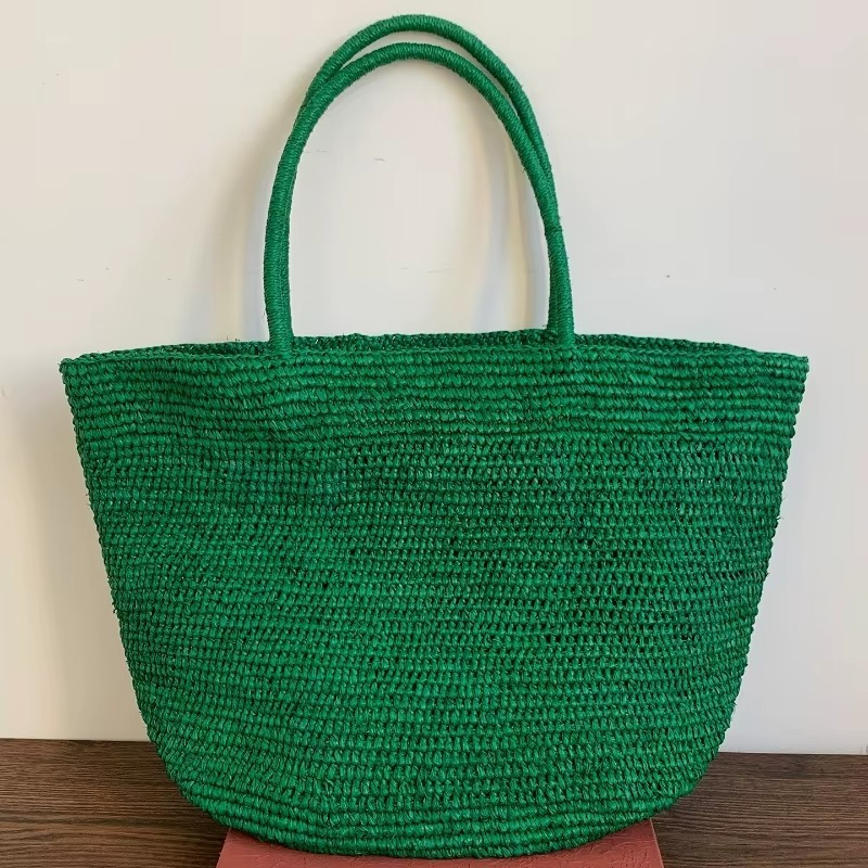 Sac En Paille Tressée Grand Fourre-Tout Plage – Valentine Sac en paille tressée grand fourre-tout plage vert avec anses arrondies modèle Valentine